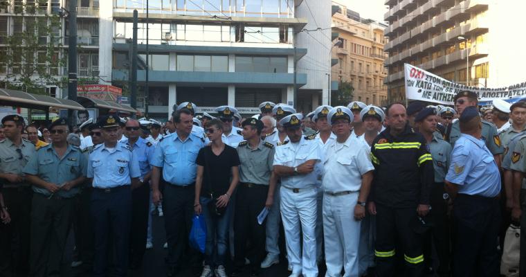 6,5 έως 7,5% η μείωση στις ΕΔ αναδρομικά από Ιούλιο, είπαν στους στρατιωτικούς από το Οικονομικών