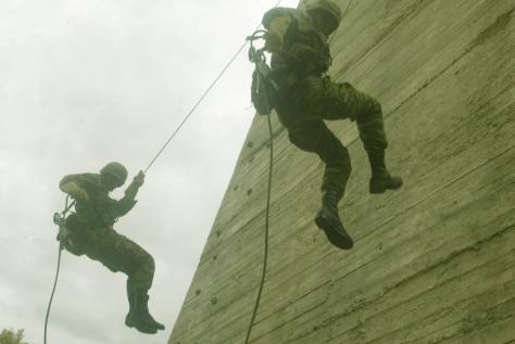 Ποια είναι η `ατομική βόμβα` που διαλύει τους στρατιωτικούς!