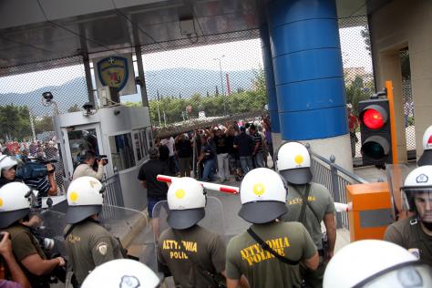 Εισβολή στο ΥΕΘΑ:Εκθέτουν τους υπουργούς οι εργαζόμενοι των Ναυπηγείων.Ήξεραν για τη συγκέντρωση