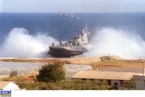 Κι έμεινε ένα Zubr! Τα `κακότυχα` σκάφη από Ρωσία και Ουκρανία που ποτέ δεν έπεισαν