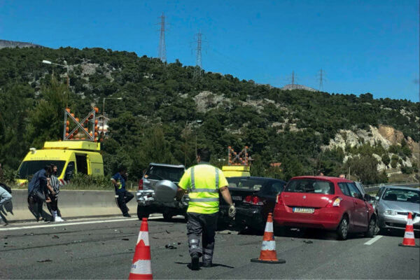 Καραμπόλα στην Κινέτα – Ουρές χιλιομέτρων στην Εθνική!