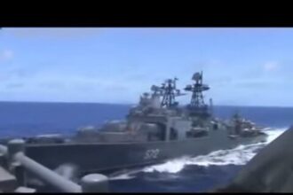 Καρέ καρέ η παρ’ ολίγο σύγκρουση ρωσικού με αμερικανικό πλοίο – ΒΙΝΤΕΟ