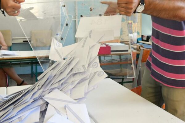 Εκλογές 2019: Έκλεψαν κάλπη στα Εξάρχεια – Αναβρασμός στην περιοχή