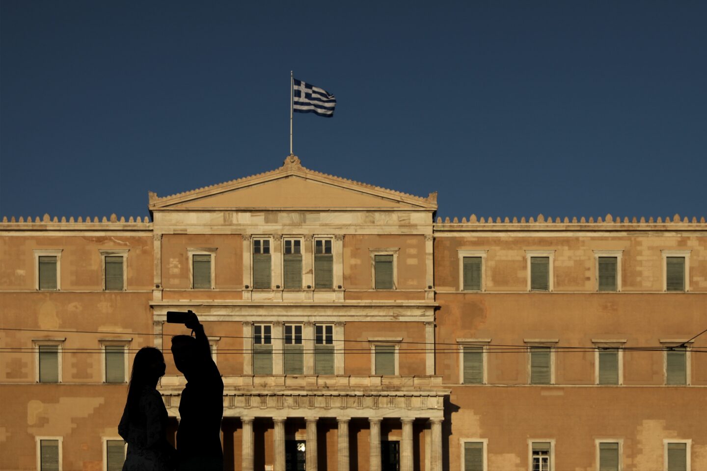 Βουλή - παρακολουθήσεις