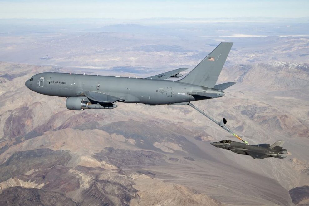 F-35: Εντυπωσιακά πλάνα με αμερικανικό μαχητικό να ανεφοδιάζεται στον αέρα [vid]