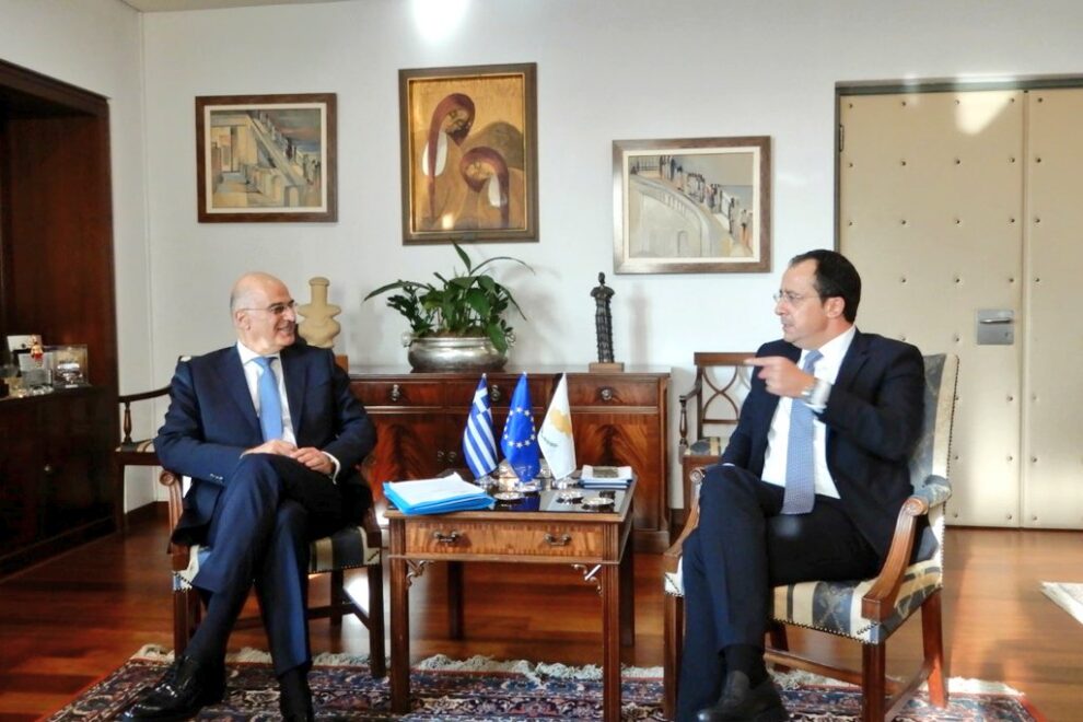 Δένδιας