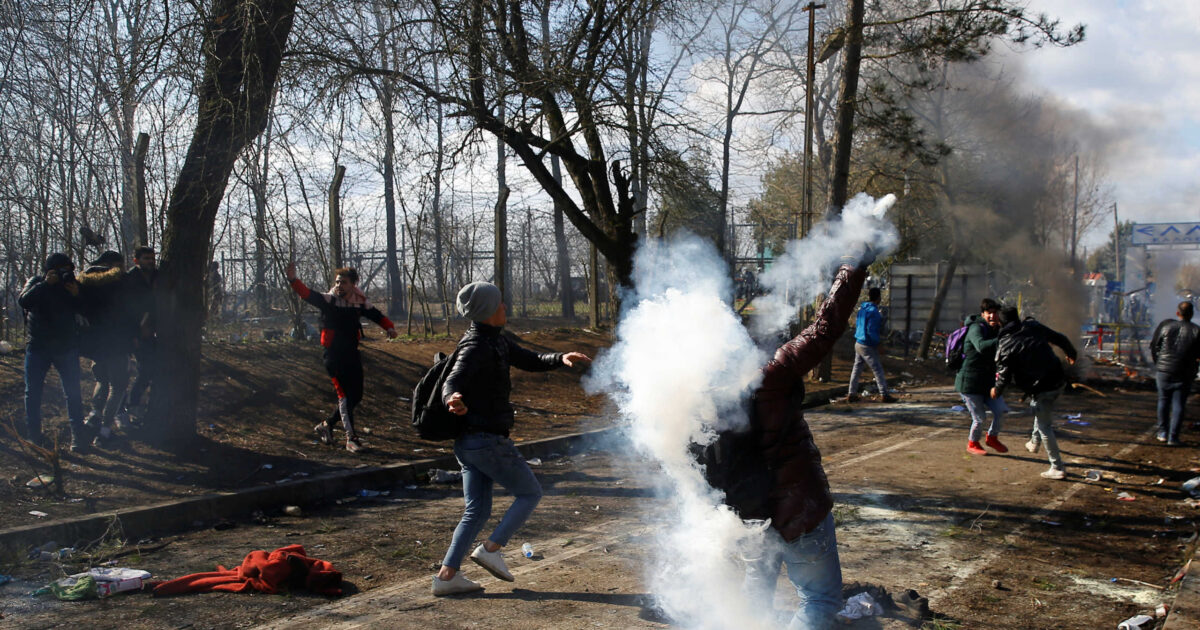 Η Τουρκία δίνει οδηγίες σε πρόσφυγες πώς θα φτάσουν Ελλάδα κι ο Τσαβούσογλου μας κουνάει το δάκτυλο!