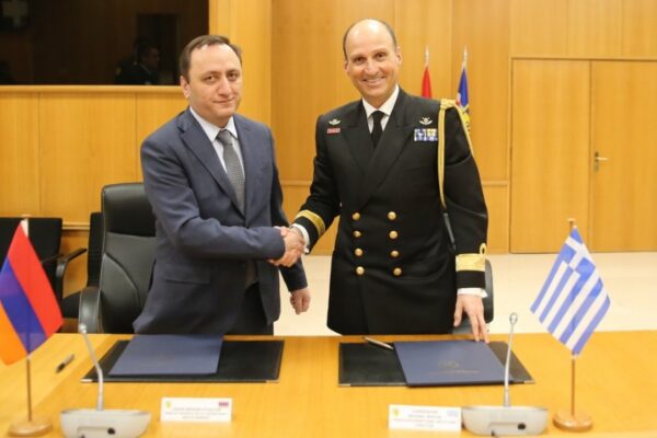 στρατιωτική συνεργασία
