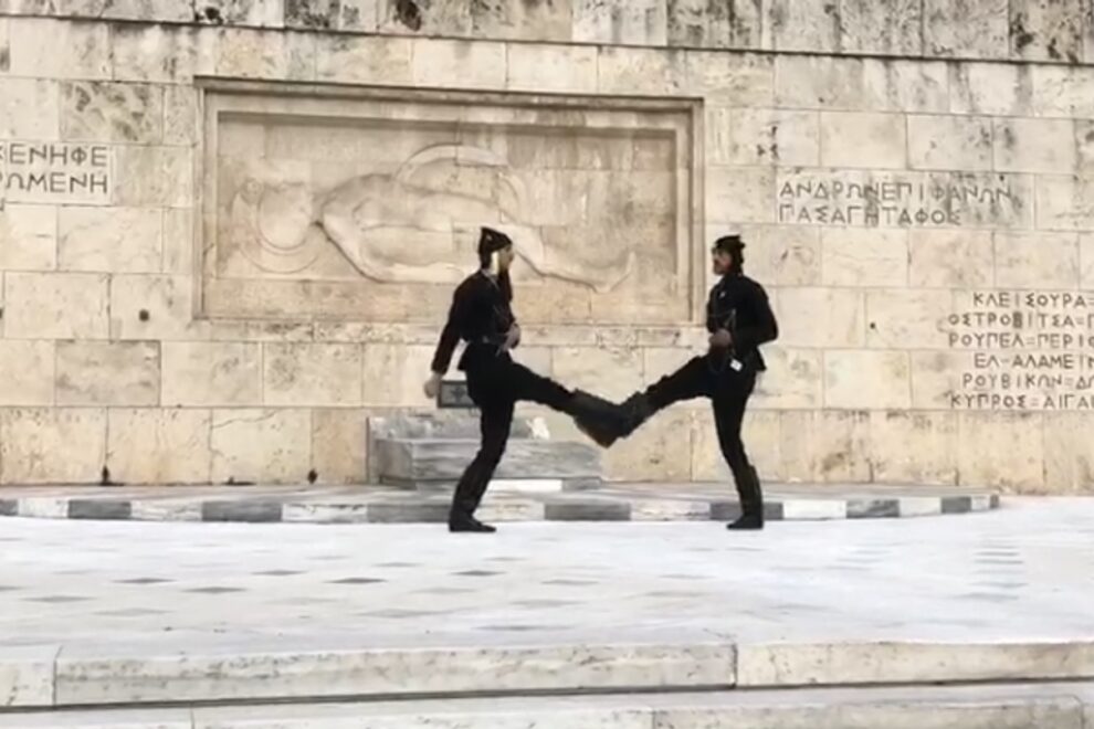 Αλλαγή φρουράς - Γενοκτονία