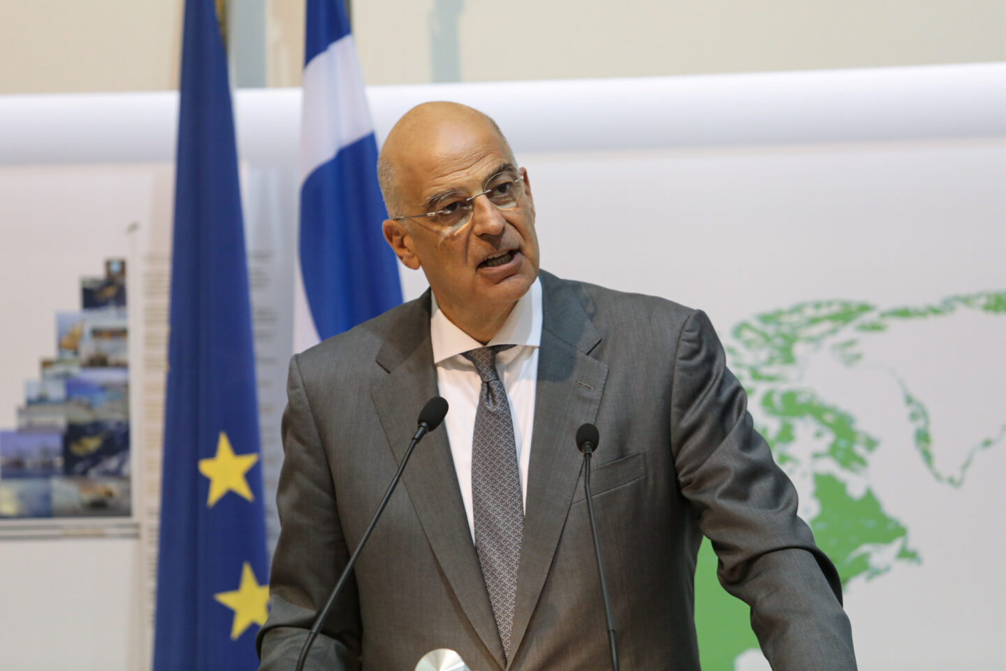 Δένδιας