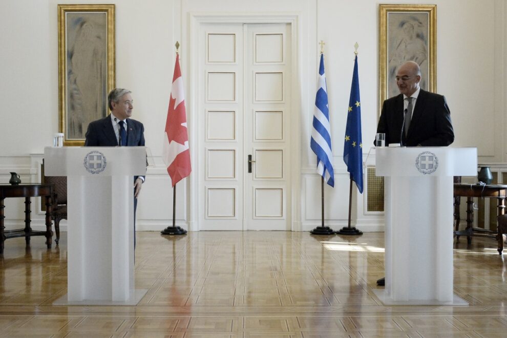 Δένδιας