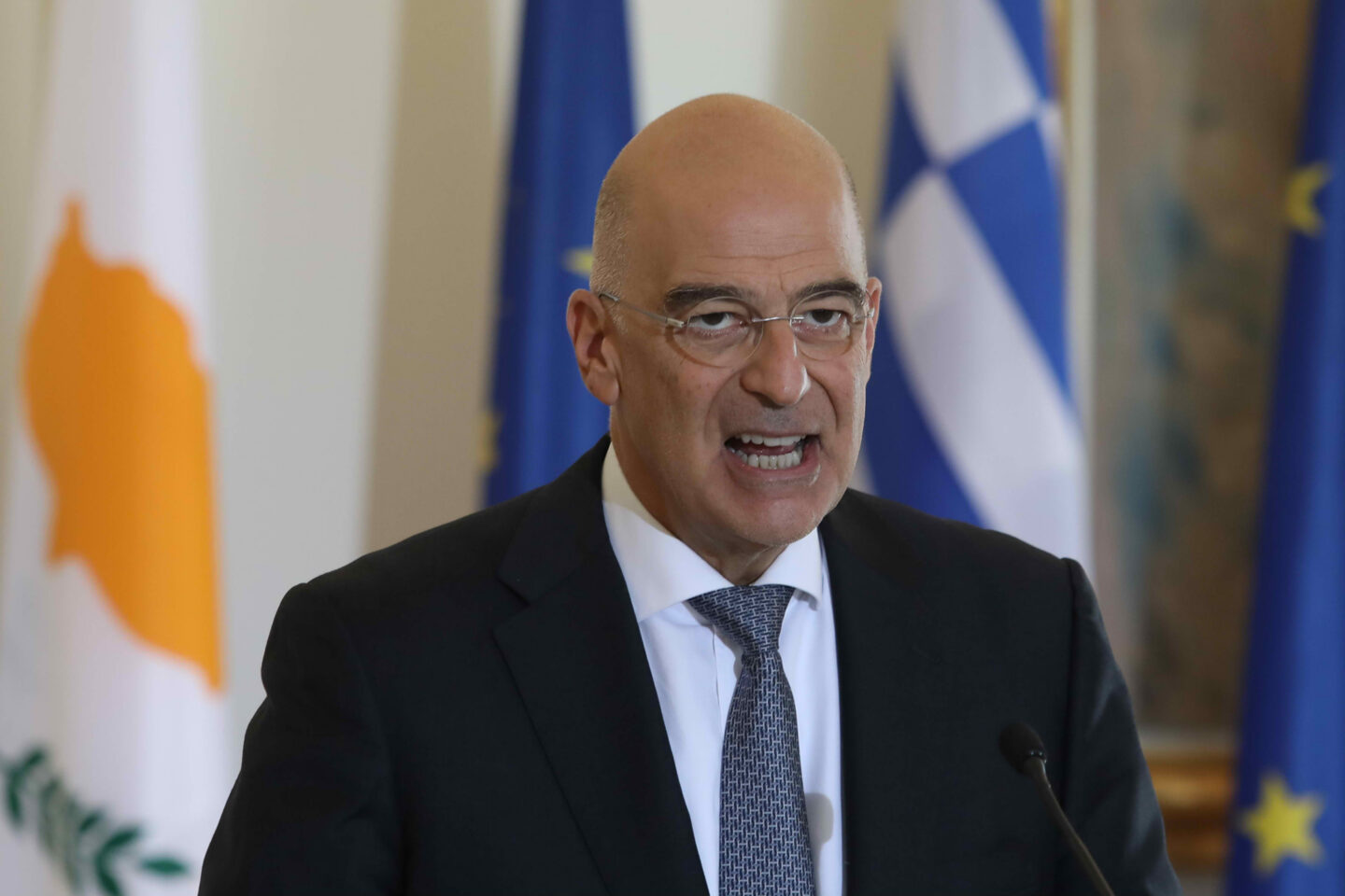 Δένδιας
