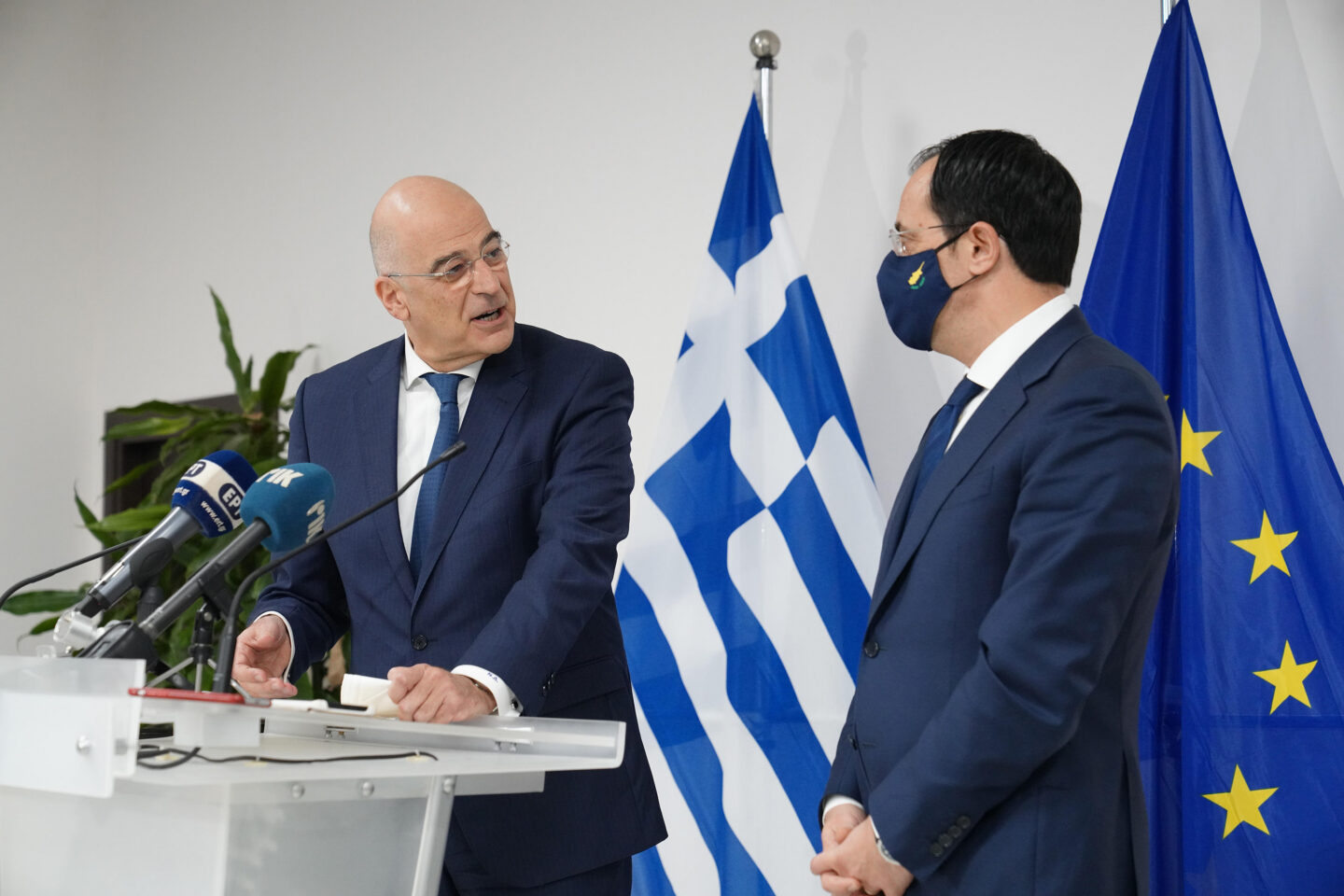 Δένδιας