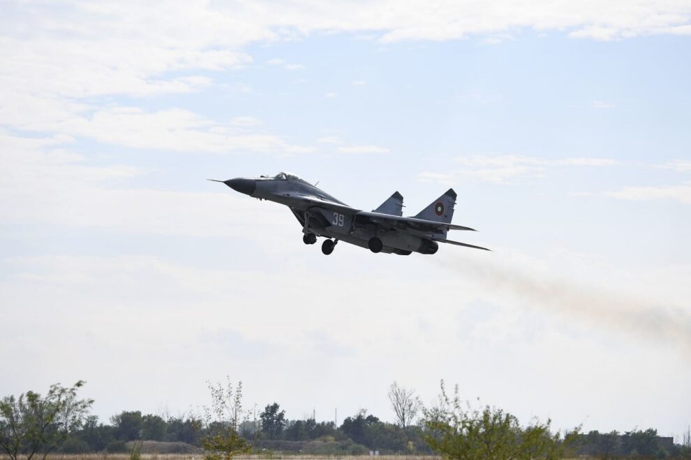 F-16