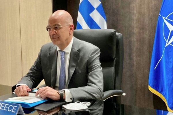 Δένδιας