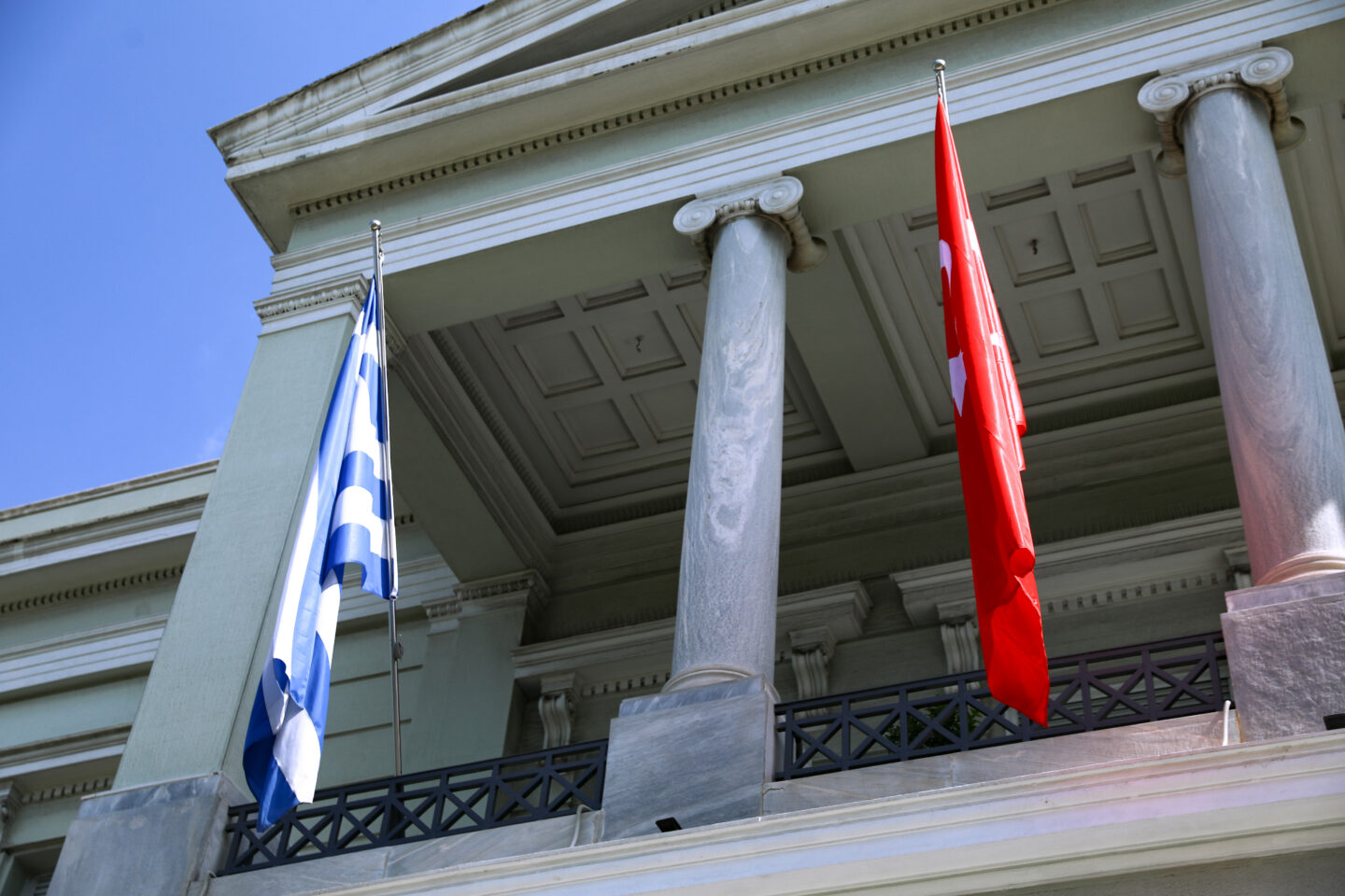 διερευνητικές επαφές