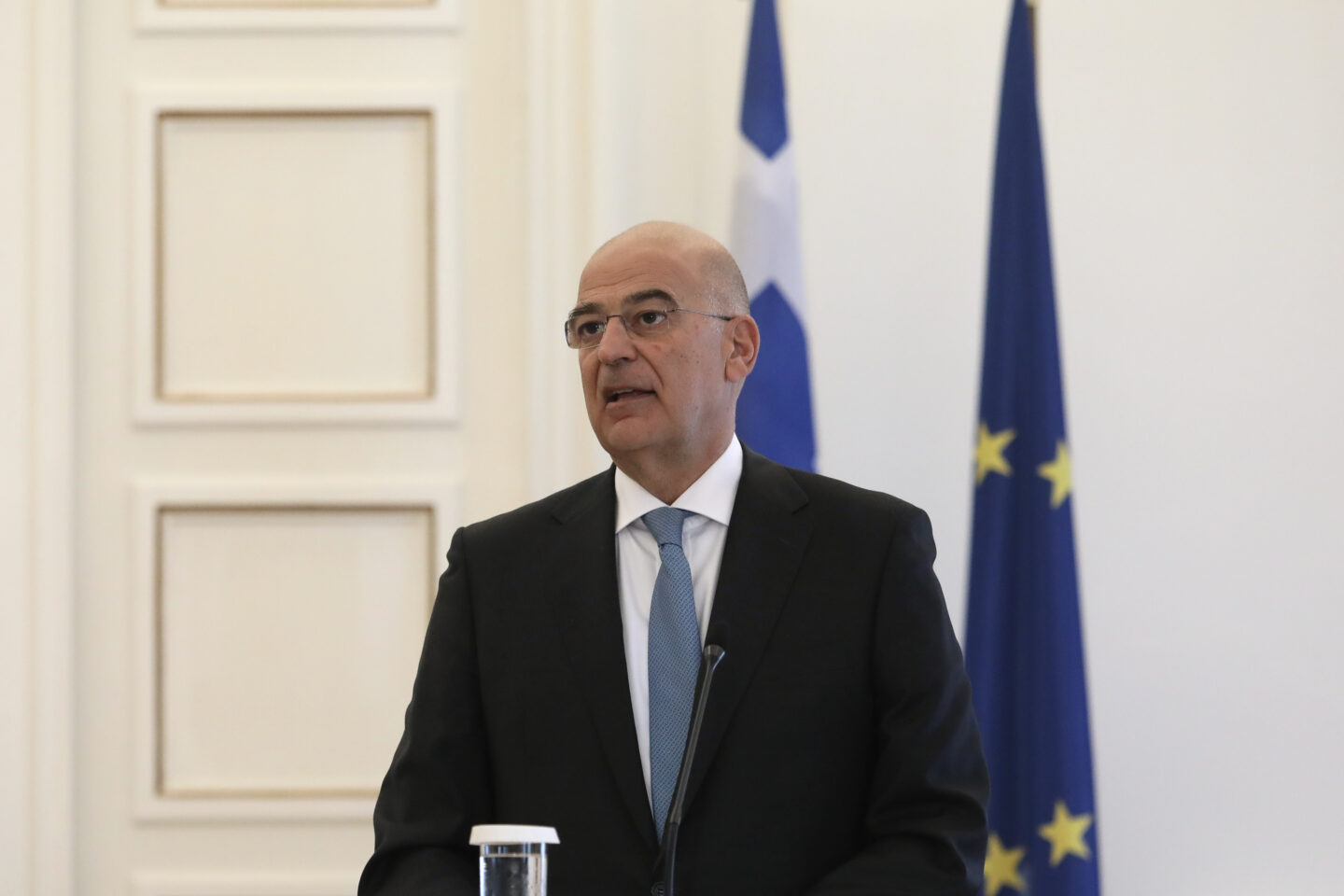 Δένδιας