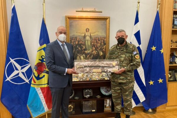 Δένδιας