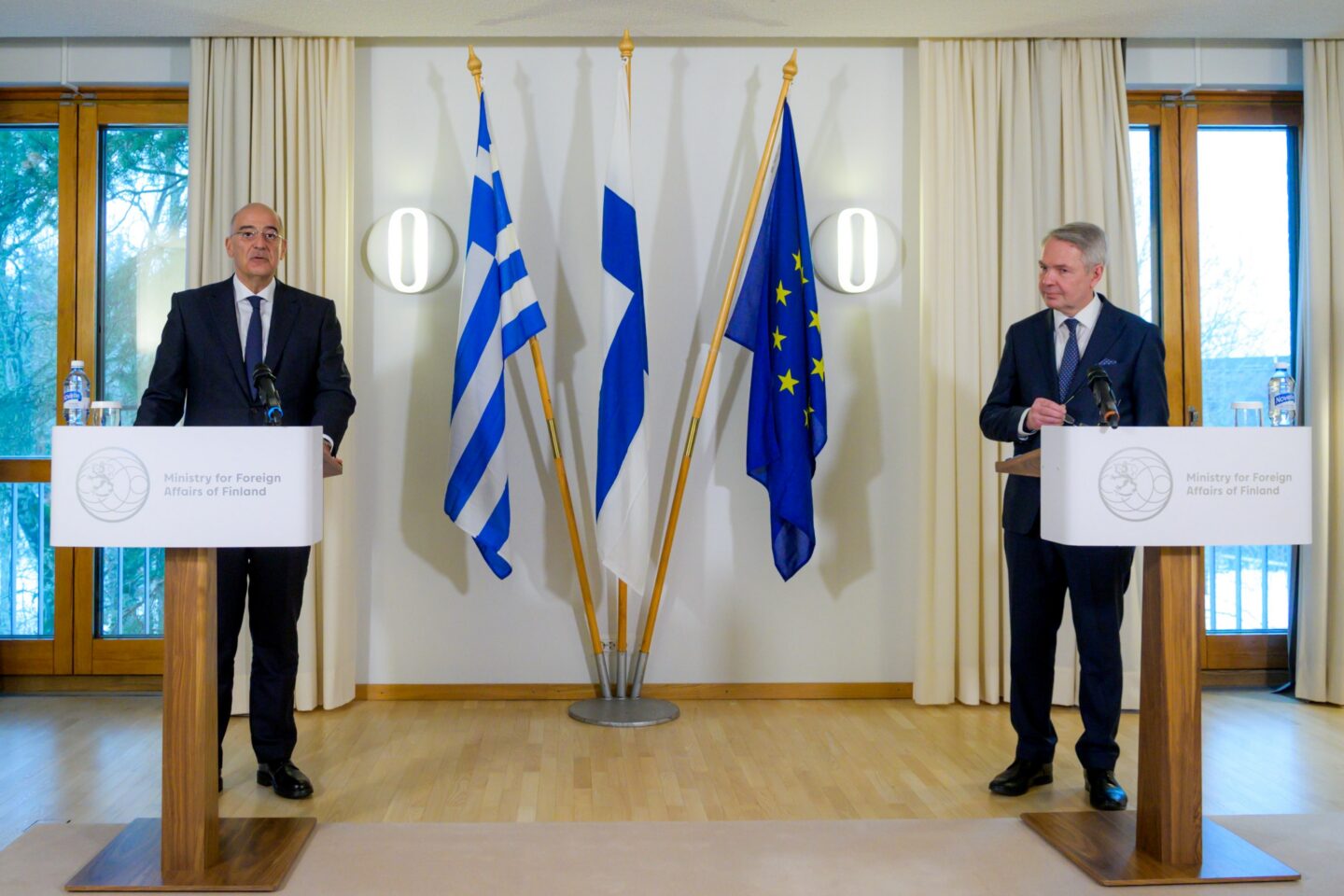Δένδιας