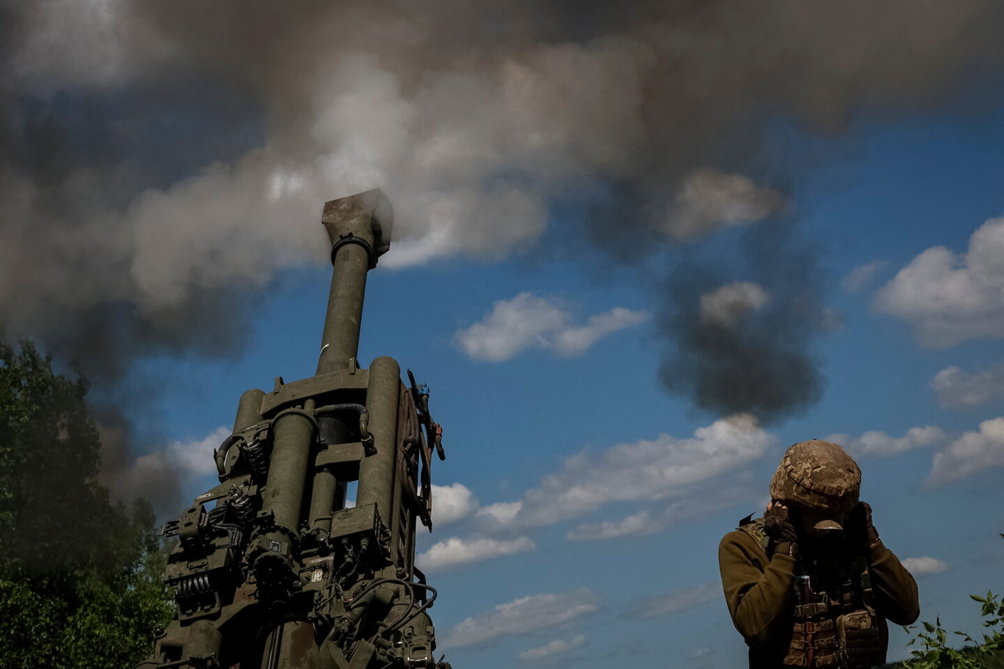M777