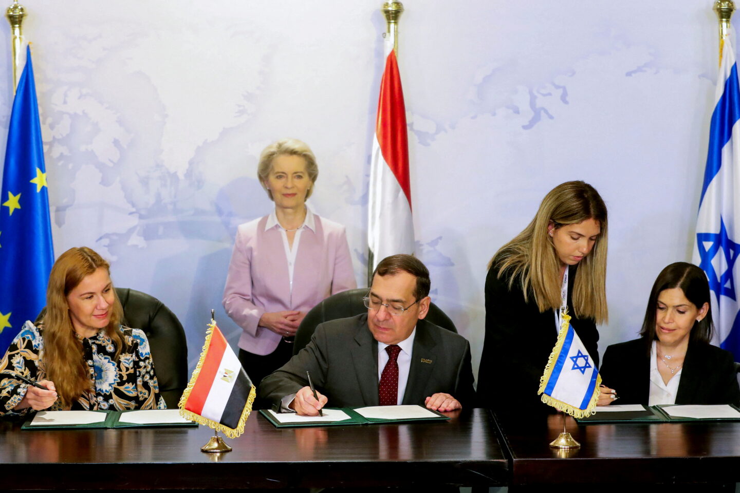 ΕΕ