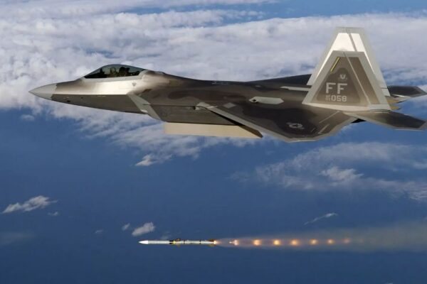 F-22 - Λίμνη Χιούρον