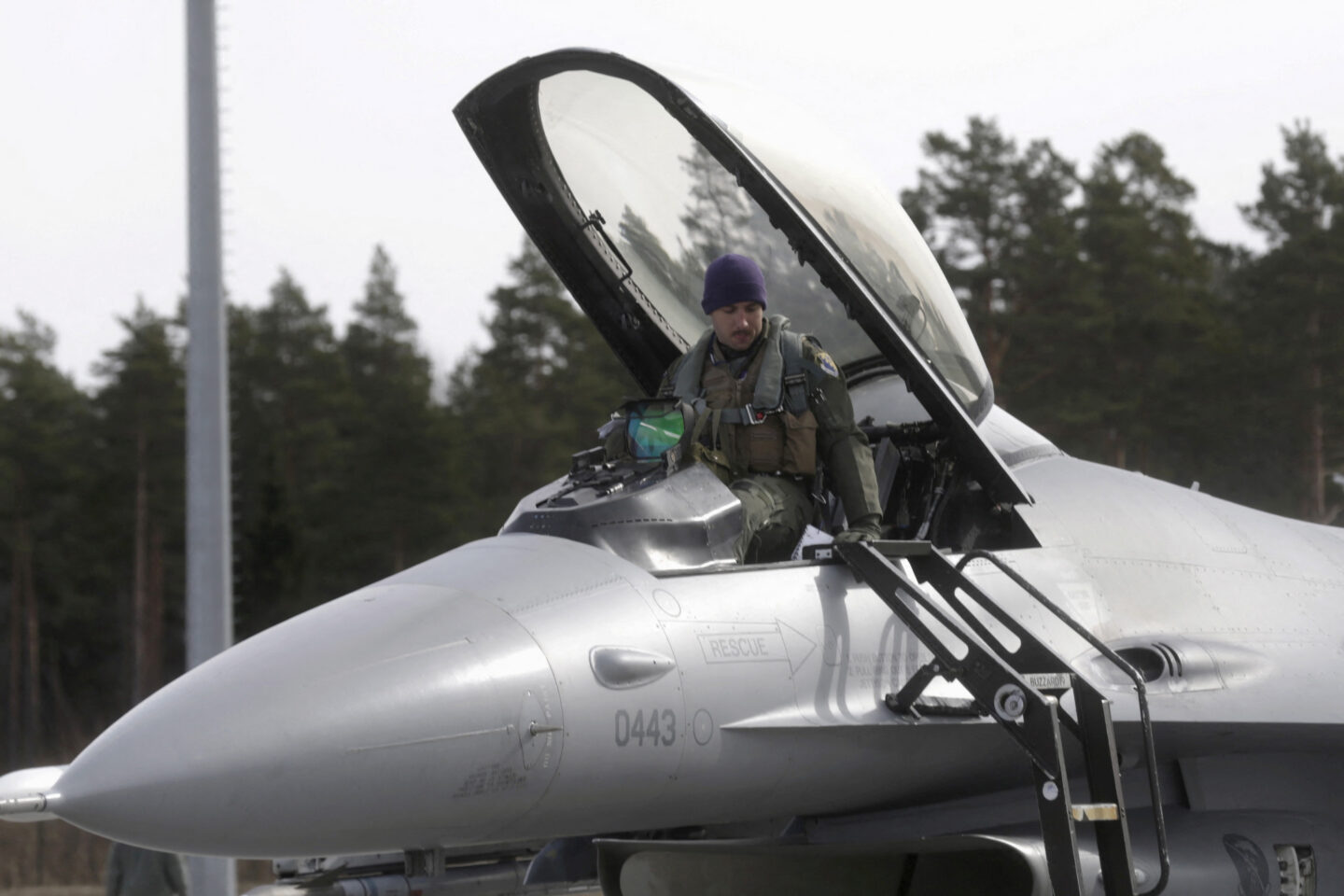 F-16