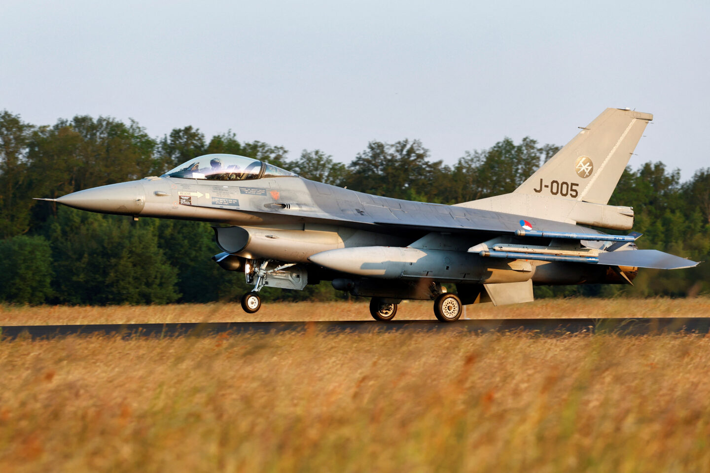 F-16