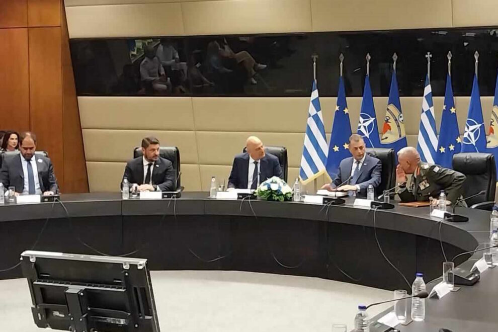 Δένδιας