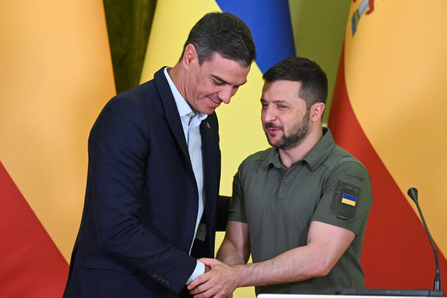ΕΕ