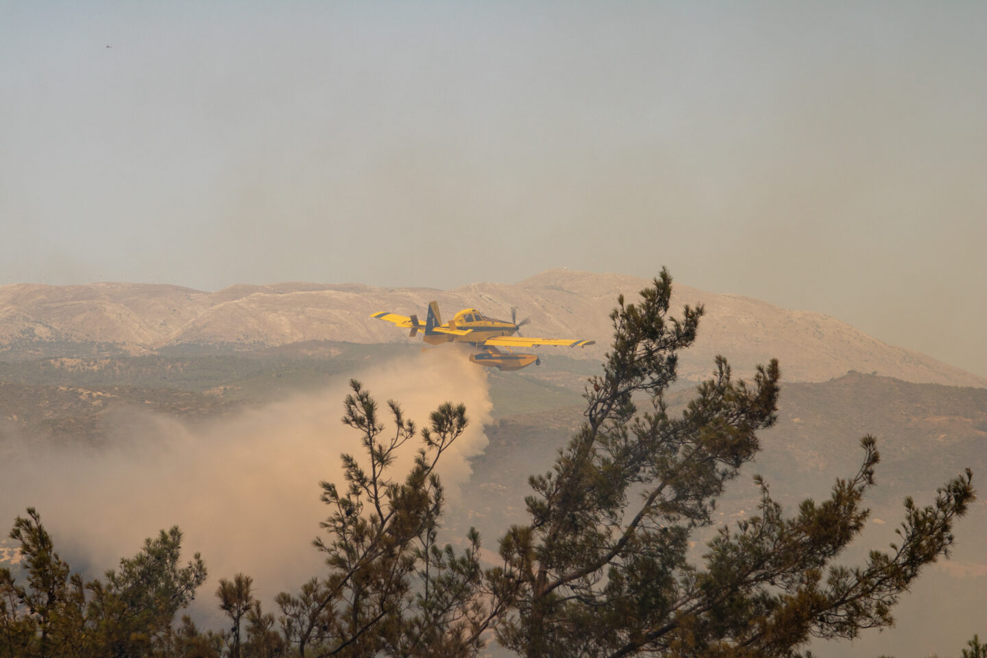 ΓΕΕΘΑ: 38 αεροσκάφη και ελικόπτερα στη μάχη για την κατάσβεση των πυρκαγιών – Αμείωτα τα περίπολα επιτήρησης