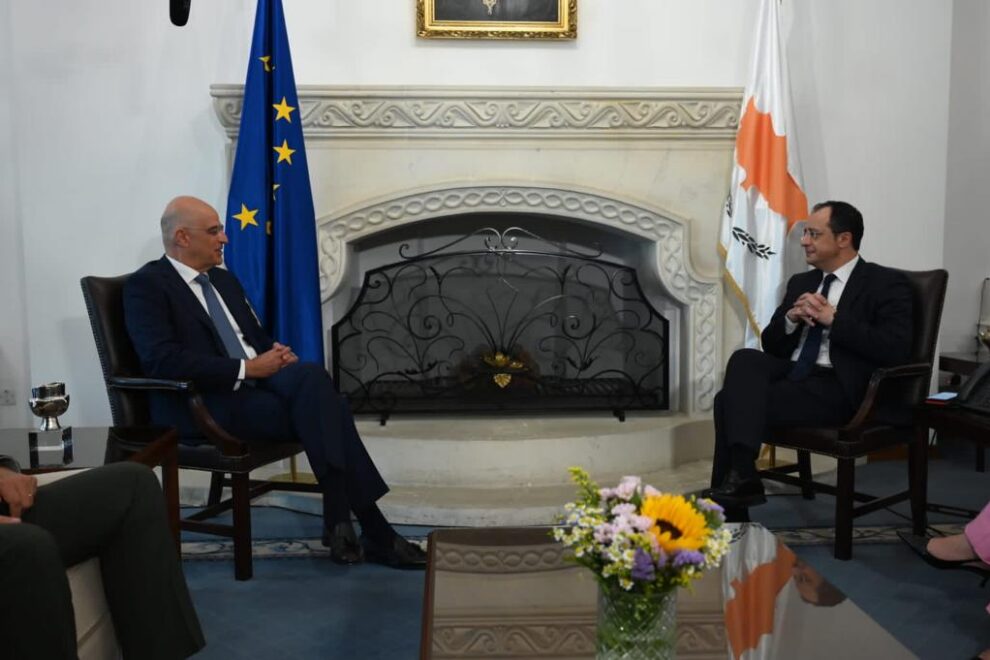 Δένδιας