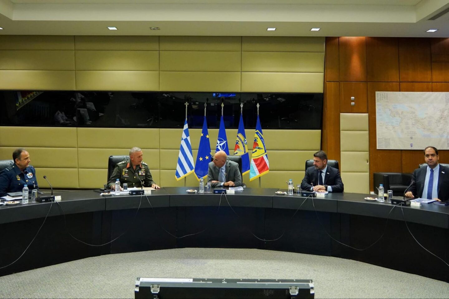 Δένδιας