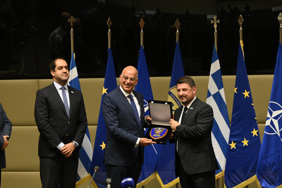 Δένδιας