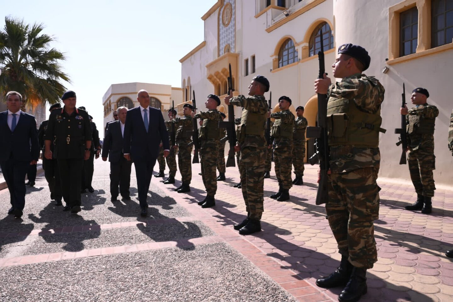 Δένδιας