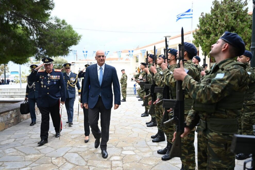 Δένδιας