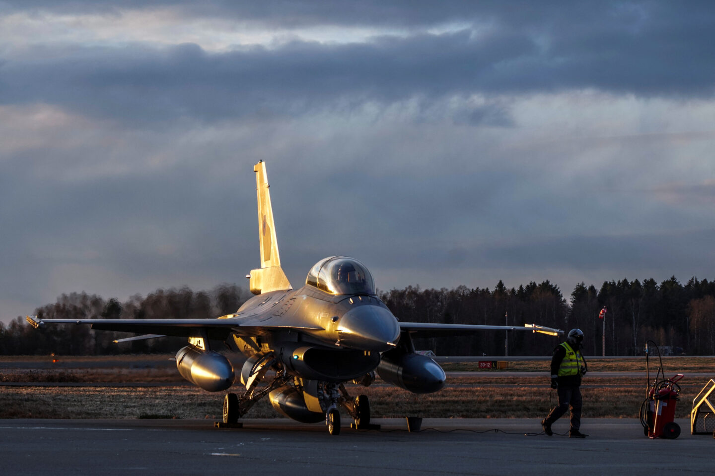 f-16