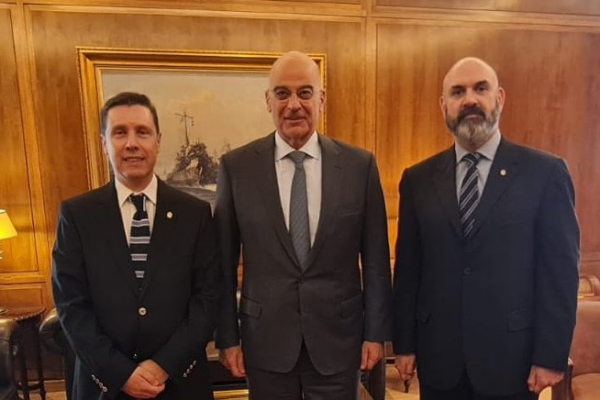 Δένδιας