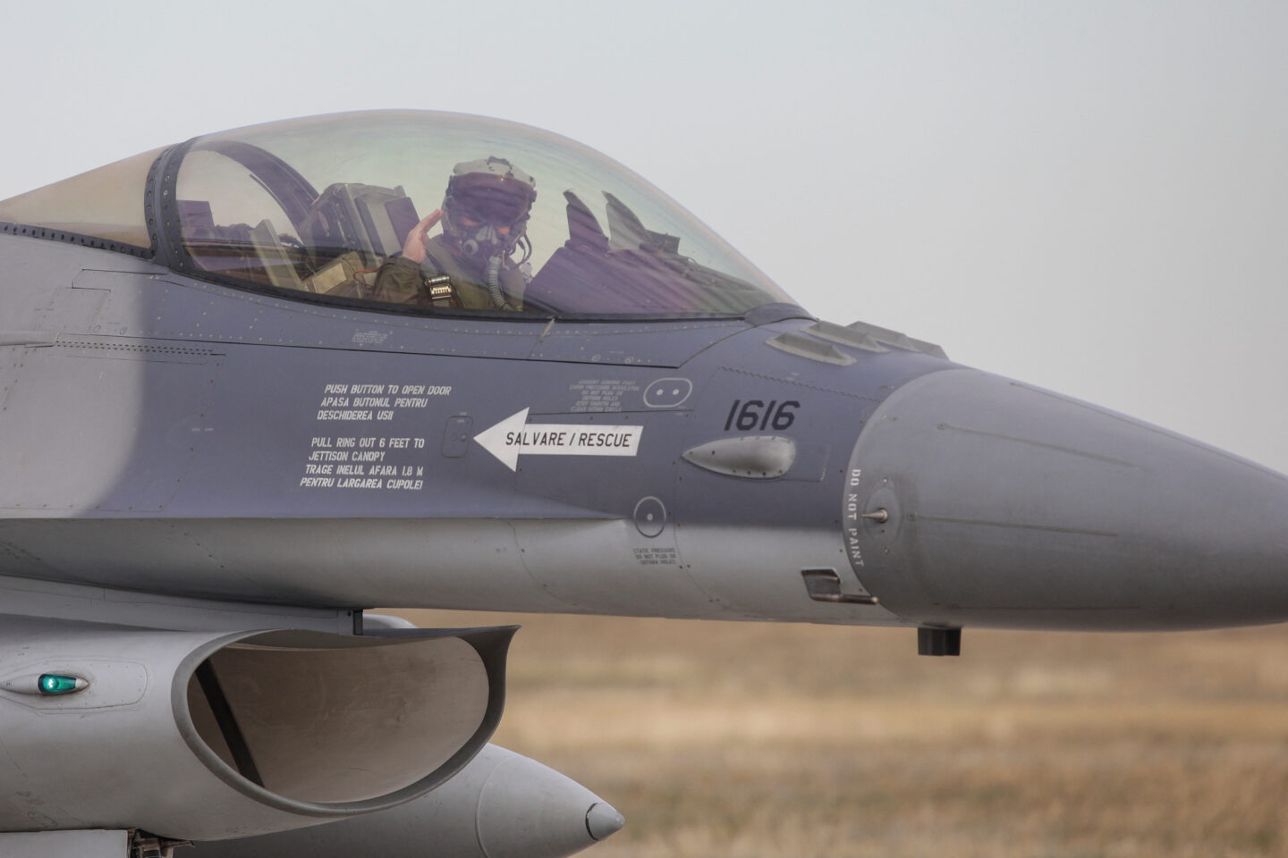 F-16
