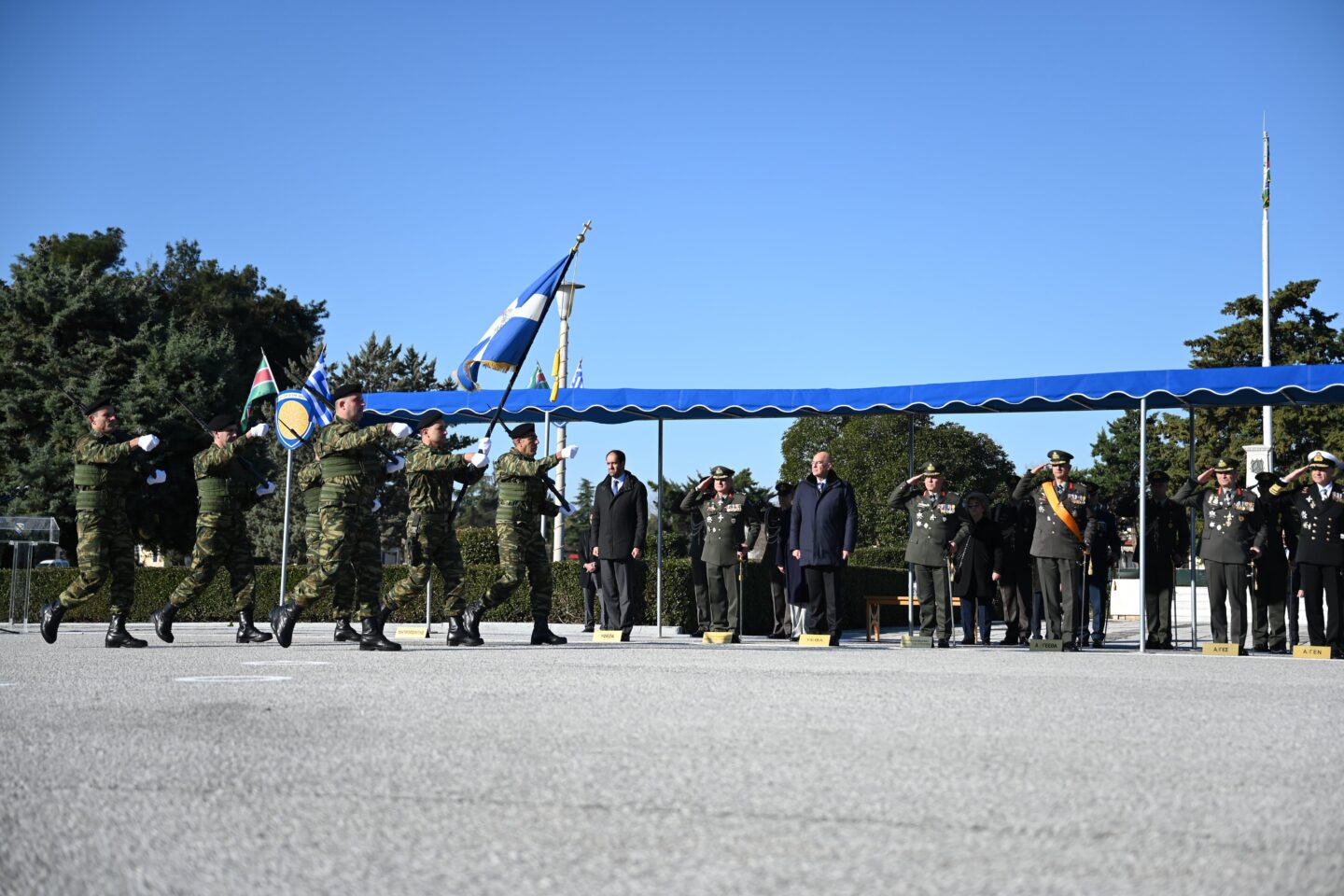 Δένδιας