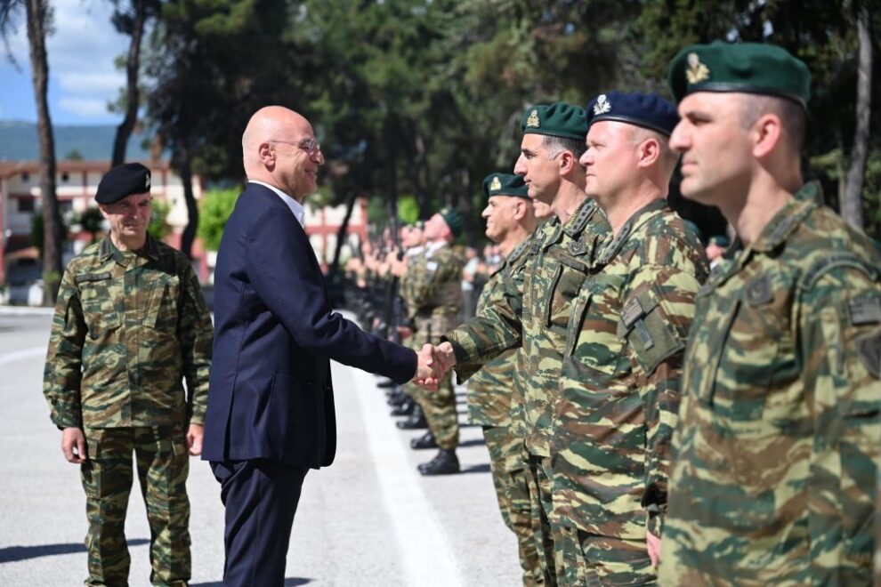 Δένδιας
