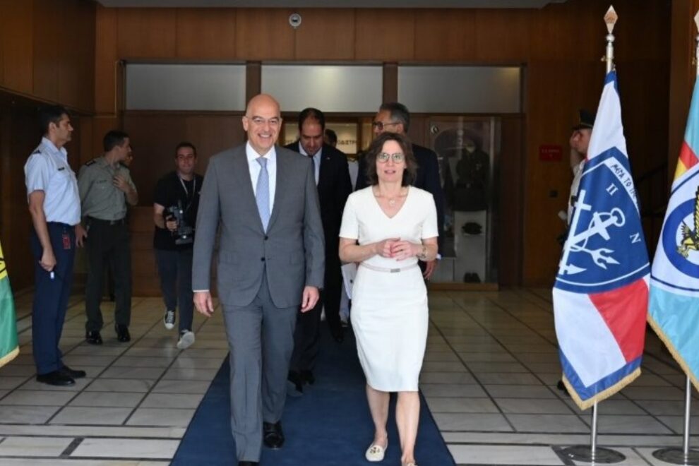 Δένδιας