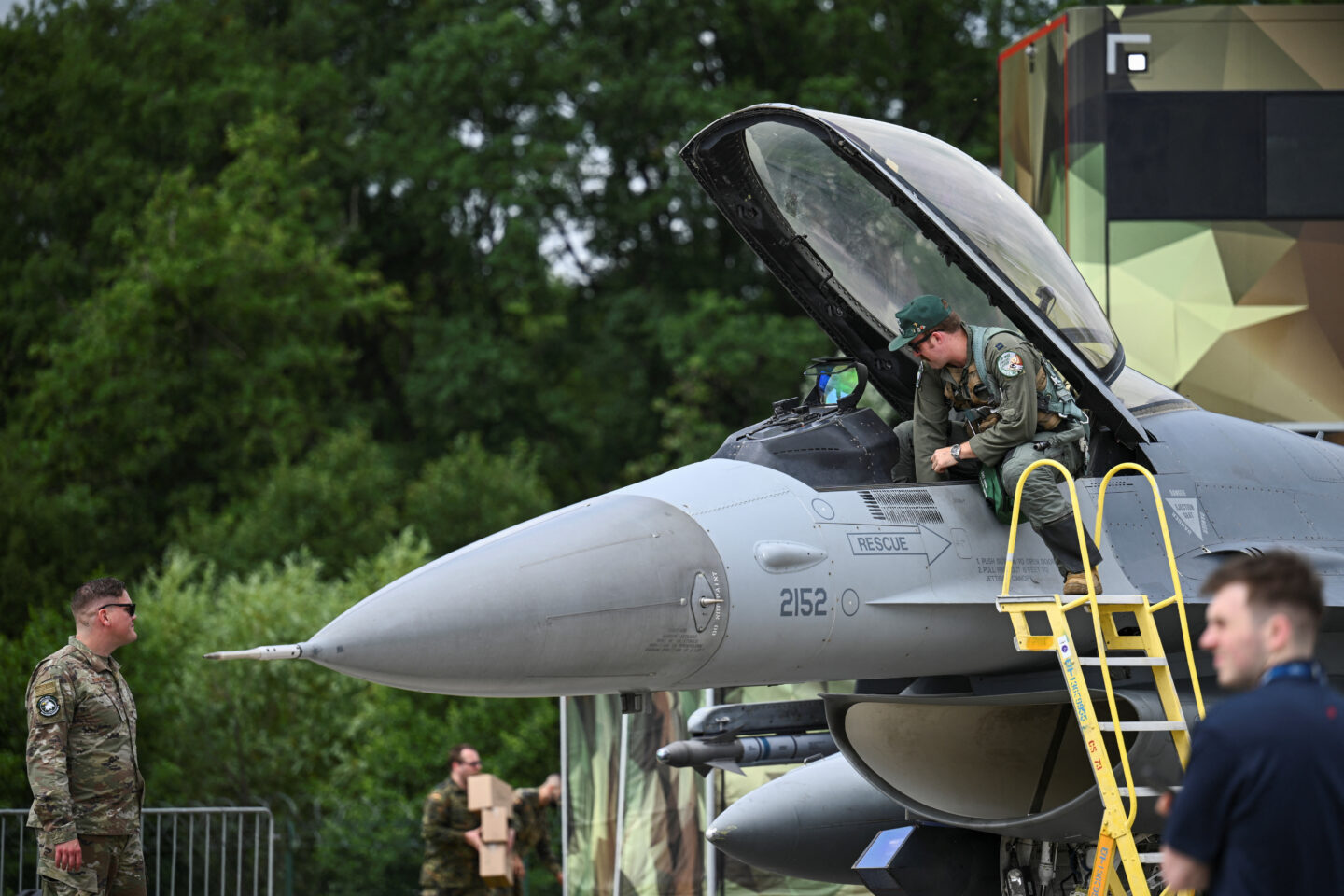 F-16