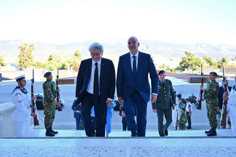 Δένδιας