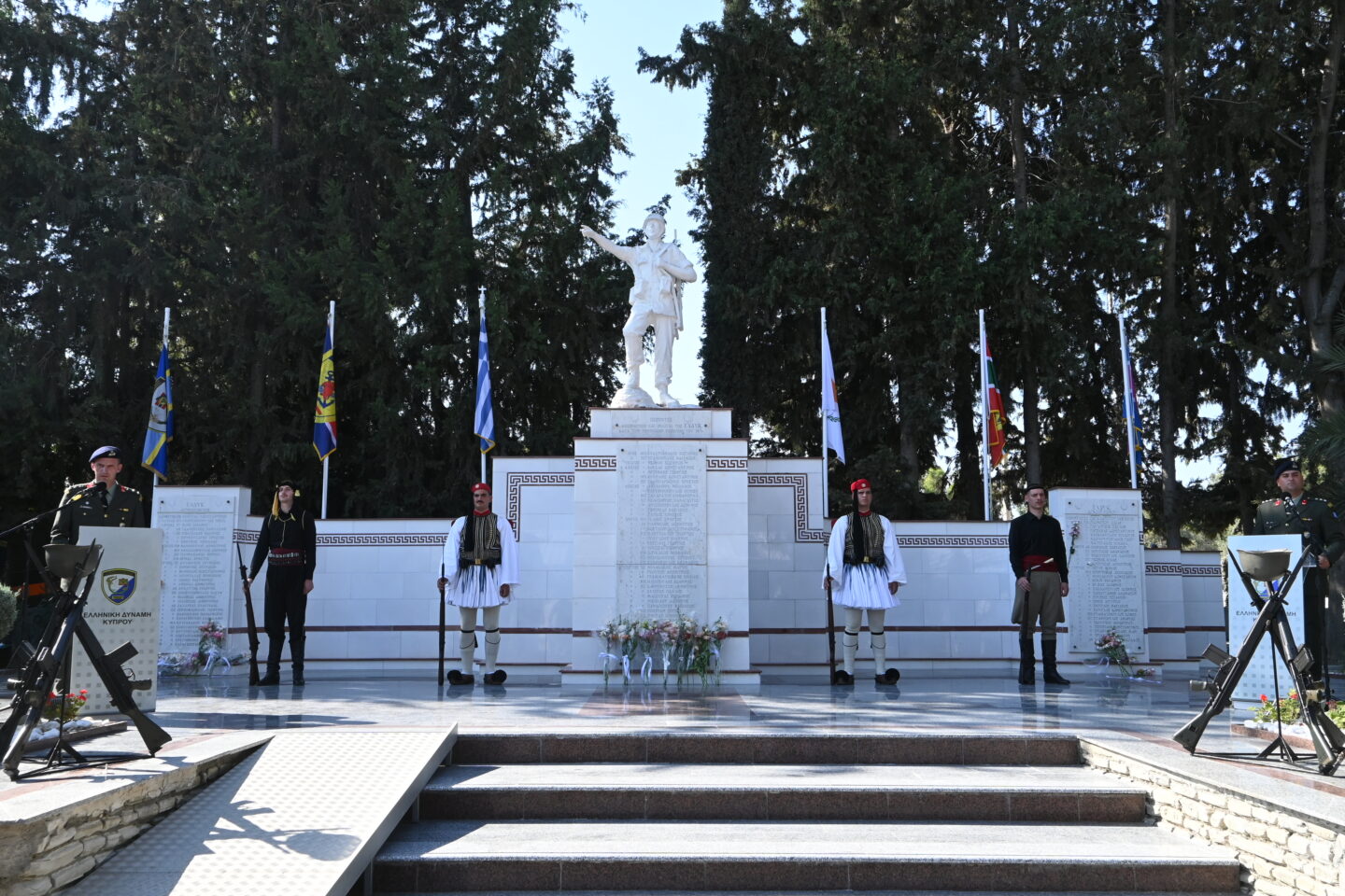 Δένδιας