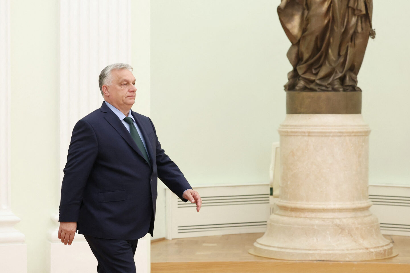 ΕΕ