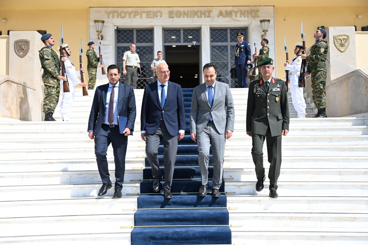 Δένδιας