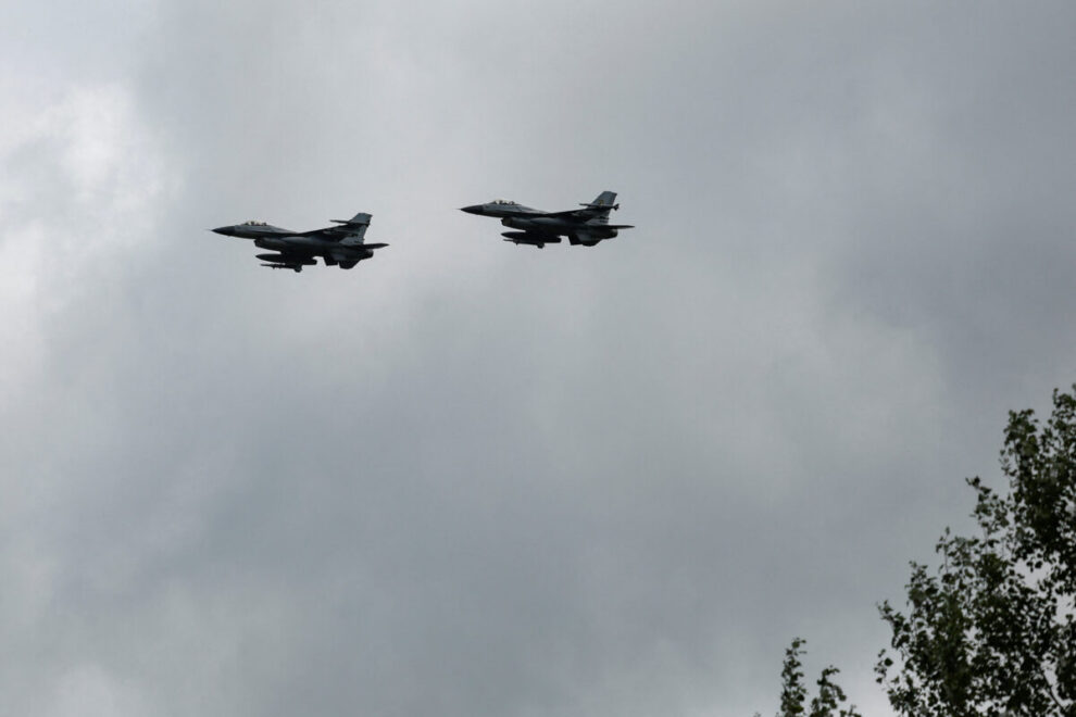 F-16