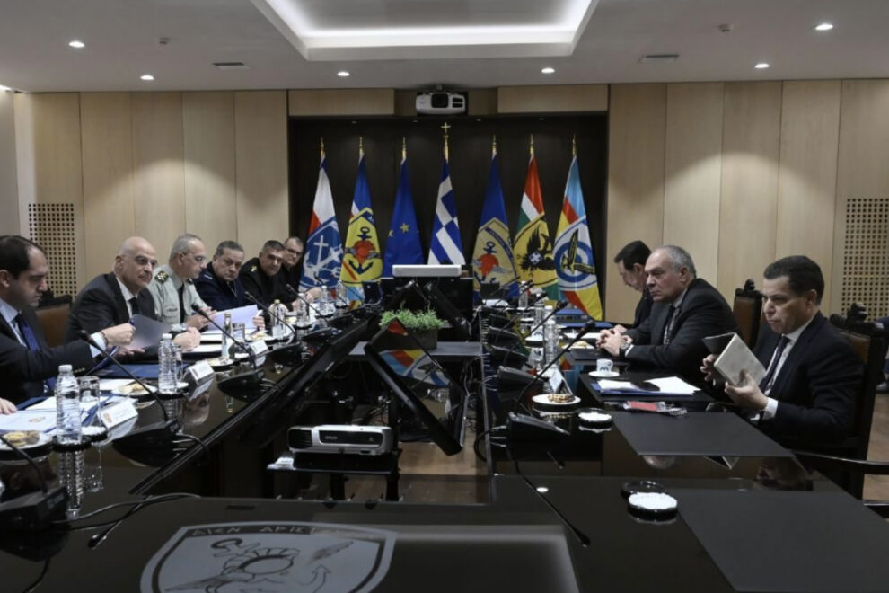 Δένδιας