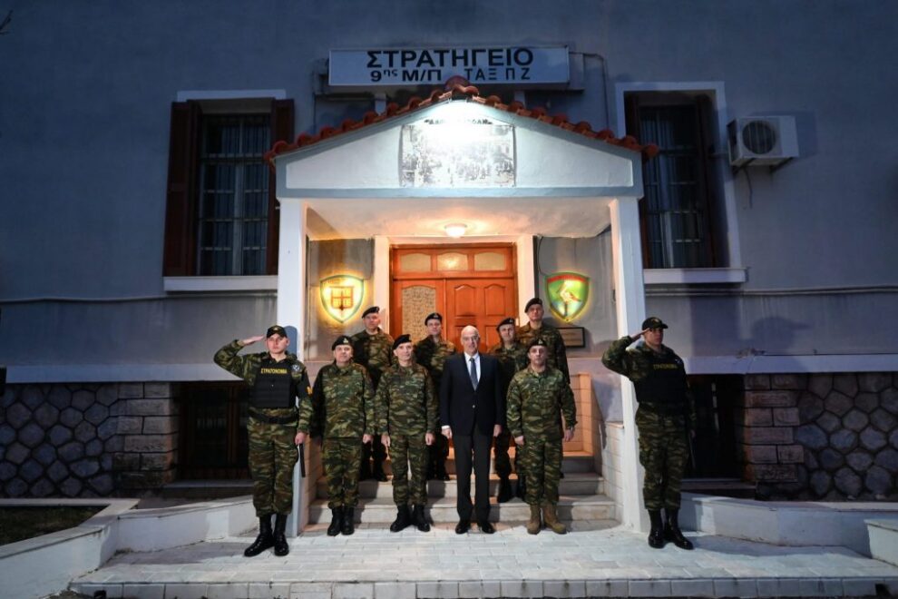 Δένδιας